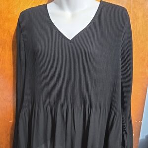 Liverpool Los Angeles Black Pleated V-Neck Blouse Women’s Size Large NWT